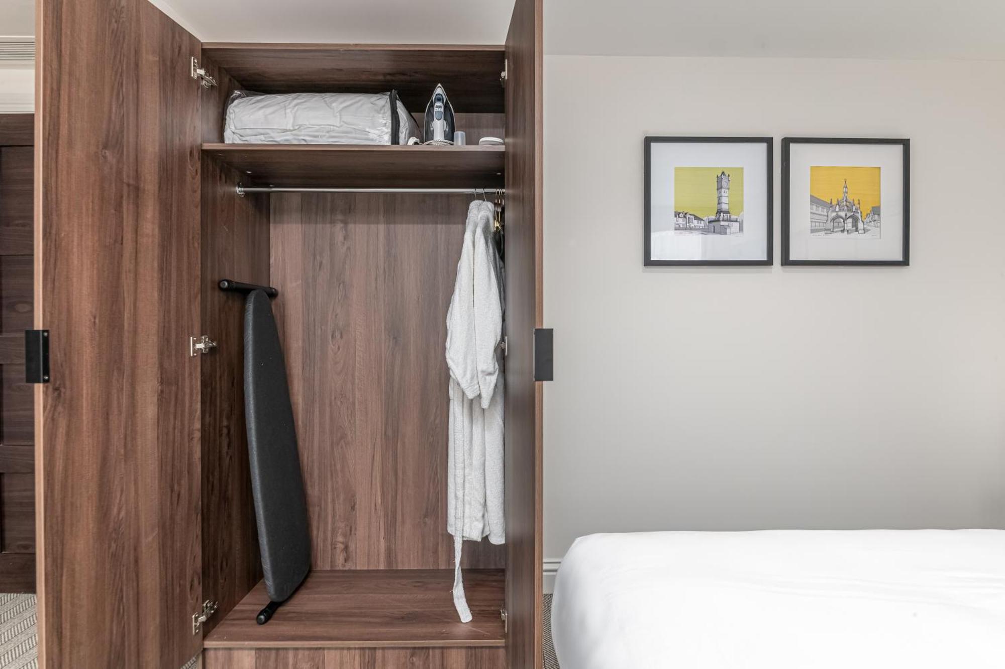 Mercure Salisbury White Hart Hotel & Apartments מראה חיצוני תמונה