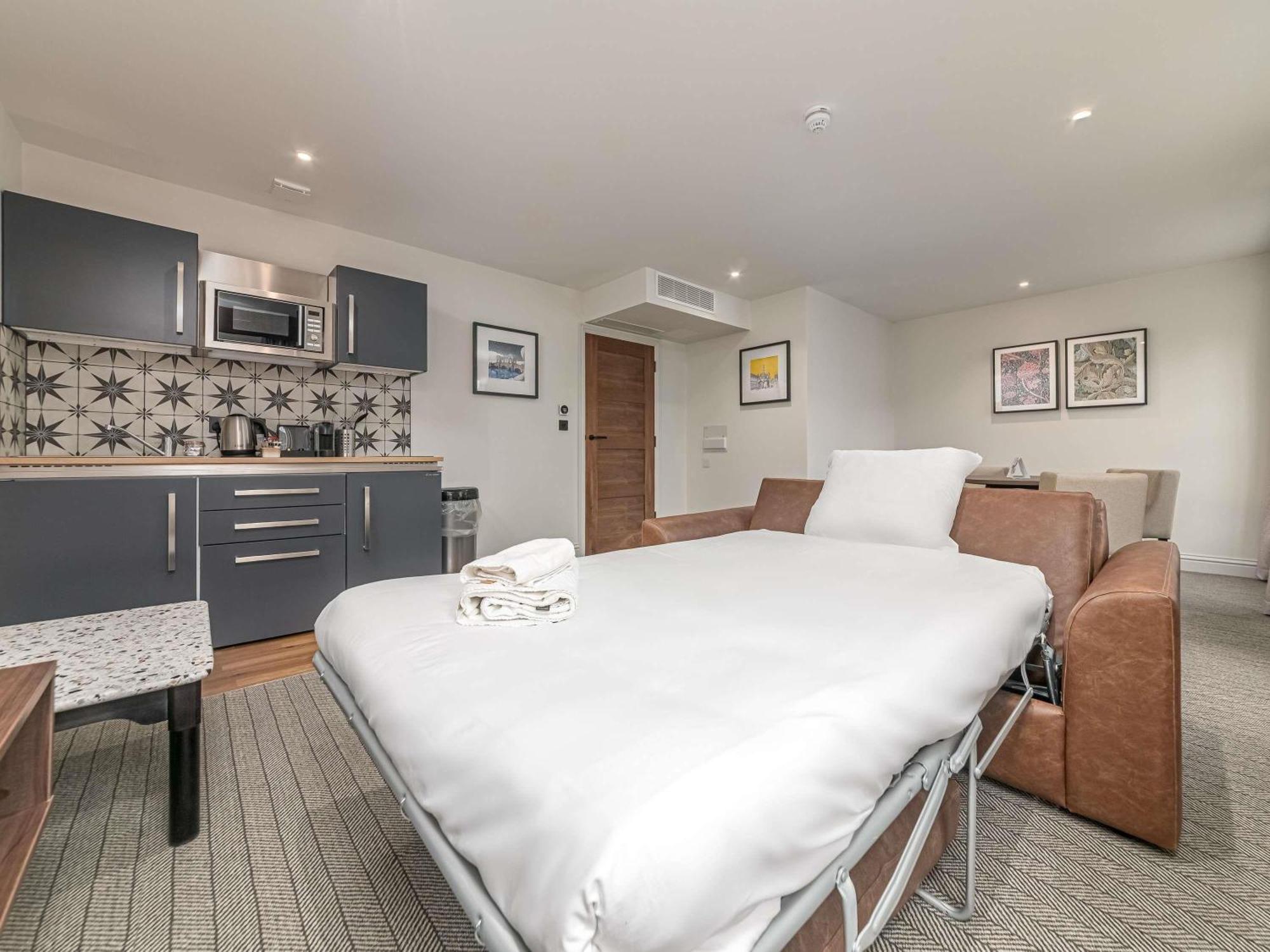 Mercure Salisbury White Hart Hotel & Apartments מראה חיצוני תמונה