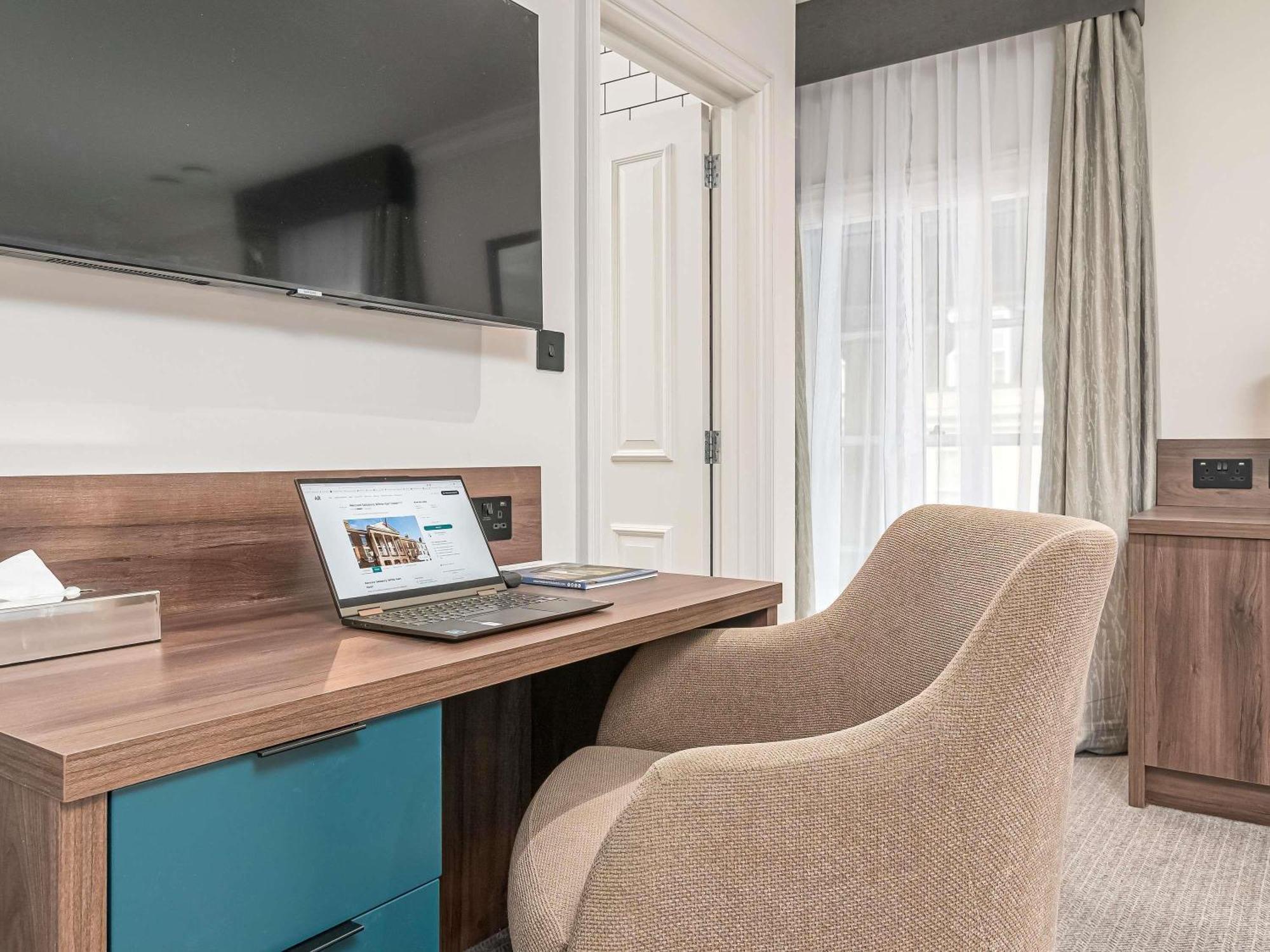 Mercure Salisbury White Hart Hotel & Apartments מראה חיצוני תמונה