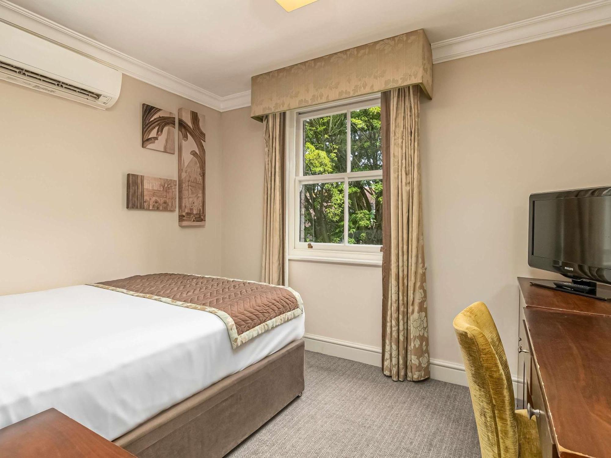 Mercure Salisbury White Hart Hotel & Apartments מראה חיצוני תמונה